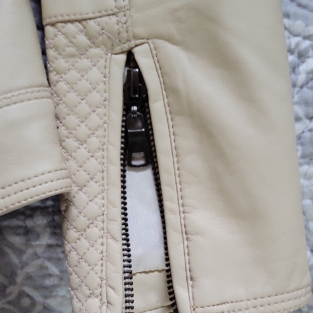Carmin Cream Faux Leather Jacket Sz S - Picture 8 of 11